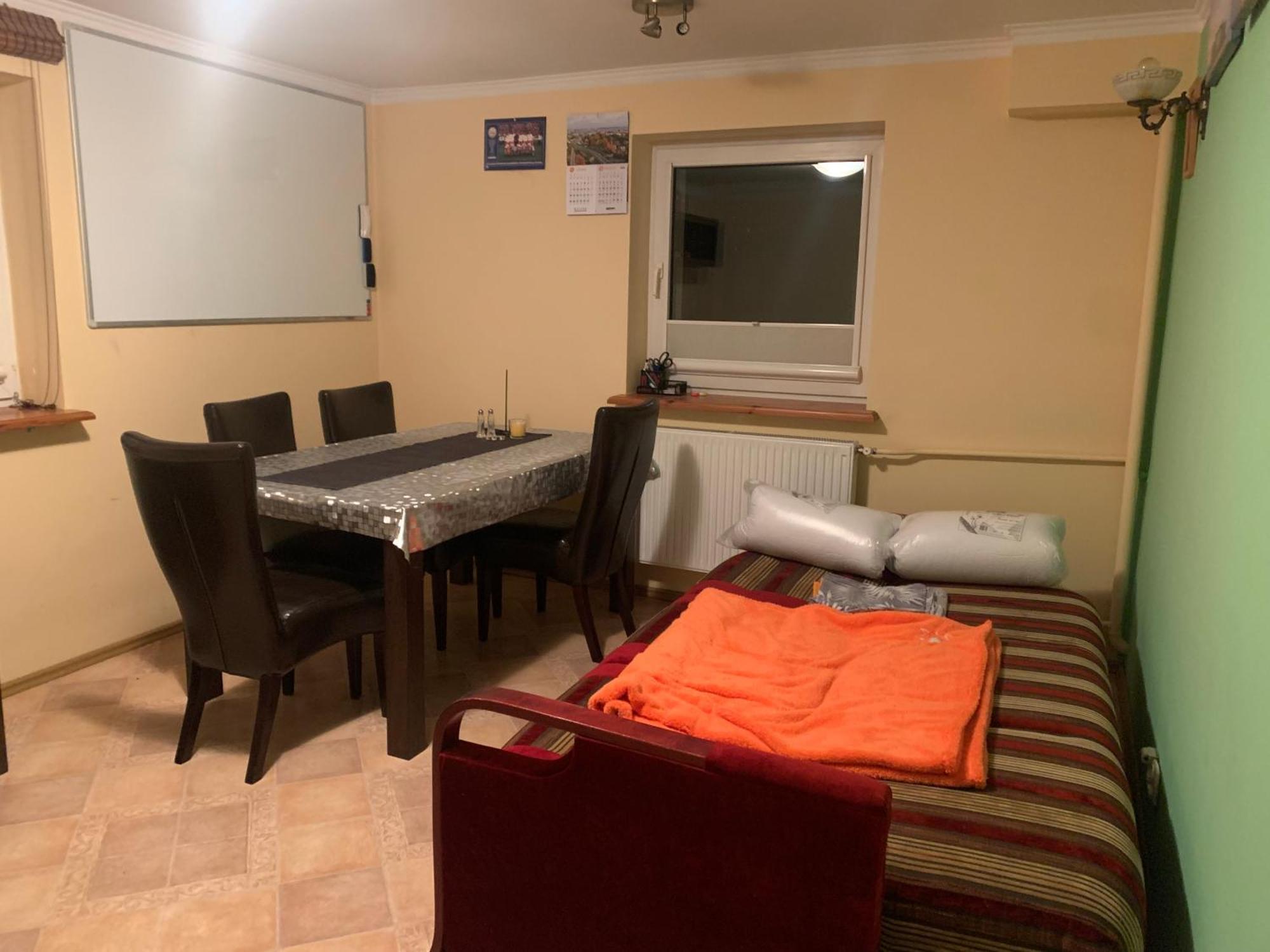 Kwatera Na Parterze !przed Remontem! Przeczytaj Przed Wynajmem Privatunterkunft